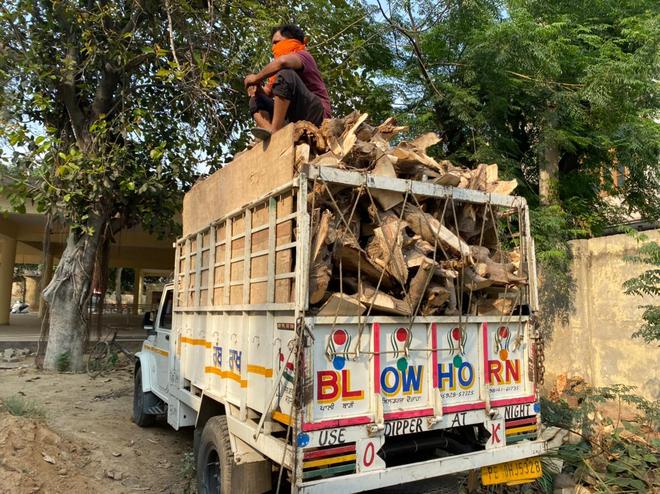 NGO comes to aid of Covid victims’ kin, supplies wood for cremation
