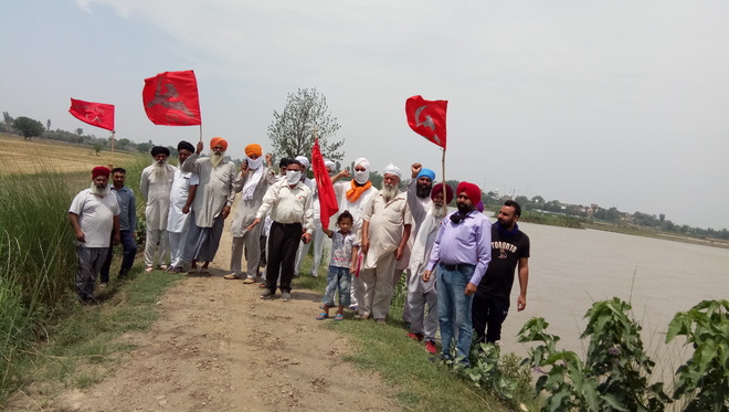 Dhunda village farmers’ protest enters 8th day