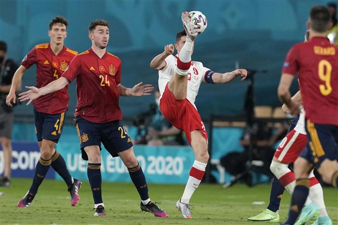 Lewandowski gives Poland 1-1 draw against Spain at Euro 2020