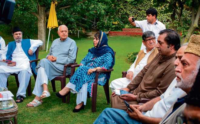 J-K leaders arrive in Delhi to attend PM’s all-party meeting