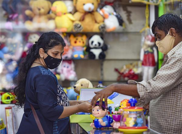 Tamil Nadu extends lockdown; Delhi and Maharashtra look at easing curbs