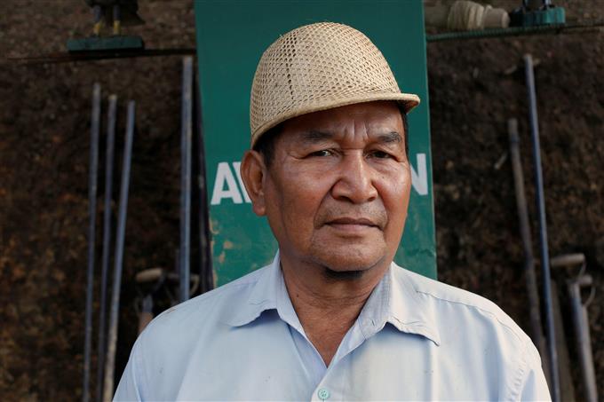 Kin claim head of world's largest family still alive, refuse to perform last rites