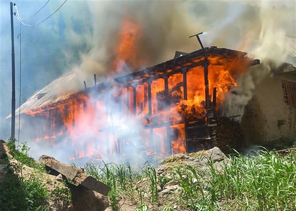 IAF chopper helps douse major blaze in J-K village; 12 houses gutted