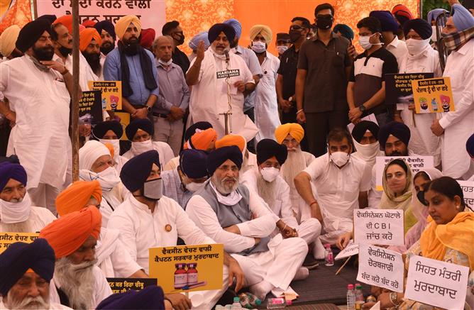 Vaccine scam: Sukhbir among 350 opposition leaders booked for holding protest