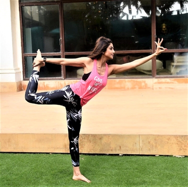 5 reasons celebs rave about uplifting yoga only offered at this
