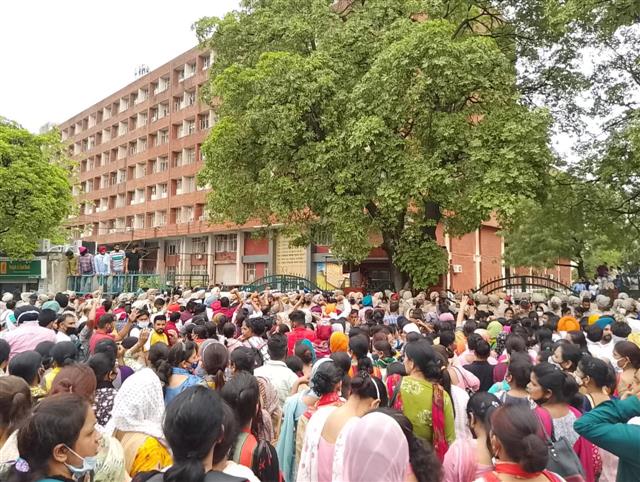 Hundreds of teachers lay siege to Punjab School Education Board building in Mohali