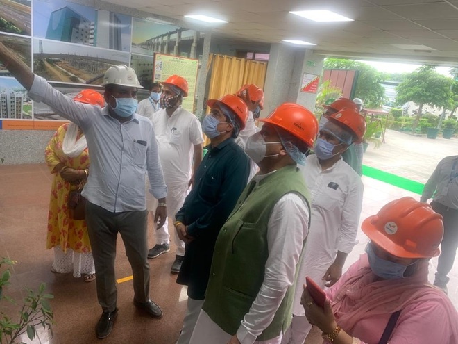 On tech hunt, MC team visits Delhi waste processing plants
