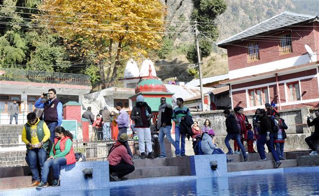 Dejected, tourists in Himachal return home
