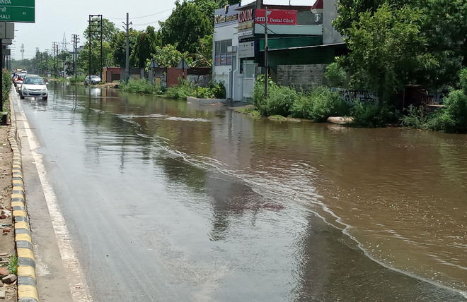 Showers leave city roads inundated