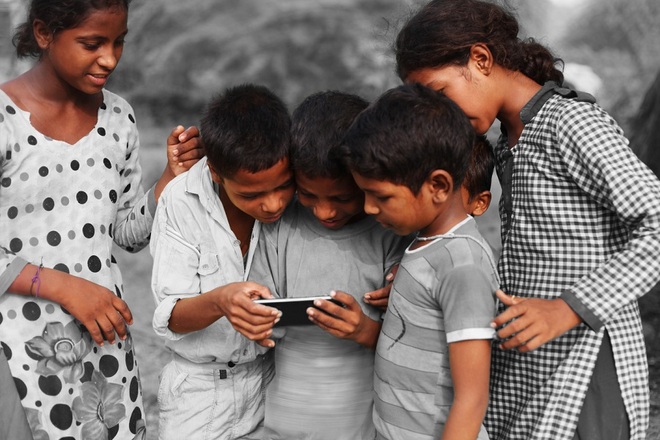 Under special drive, Himachal Education Department may give smartphones to needy students