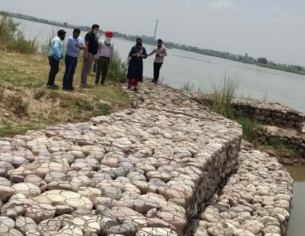 7 stone studs worth Rs 1.36 cr to prevent floods in Kapurthala villages along Beas