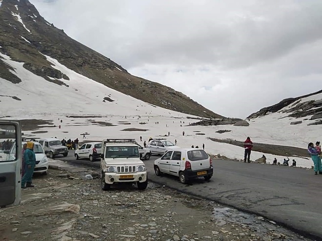 Opened after 18 months, tourists reach Rohtang Pass in droves