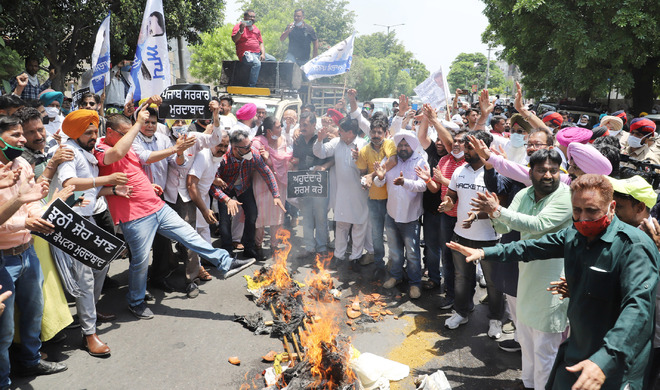 Jobs to MLAs’ sons: AAP stages protest outside MP Santokh Chaudhary’s residence in Jalandhar