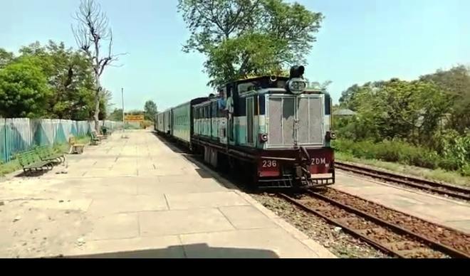 how to reach jogindernagar from delhi by train