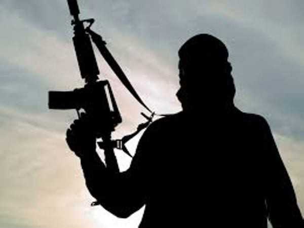 Terrorists kill 4 Pak soldiers