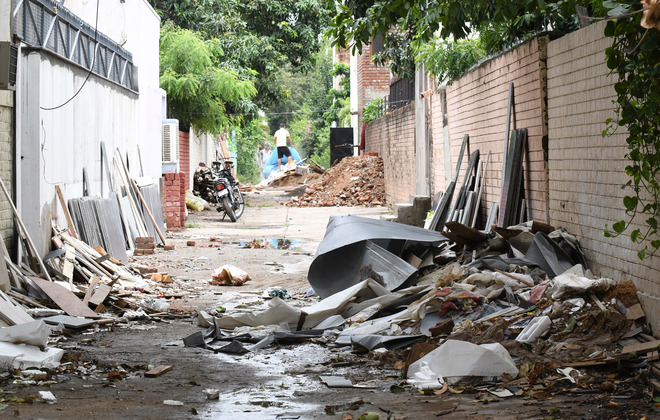 Unkempt back lanes a nuisance for house owners in city