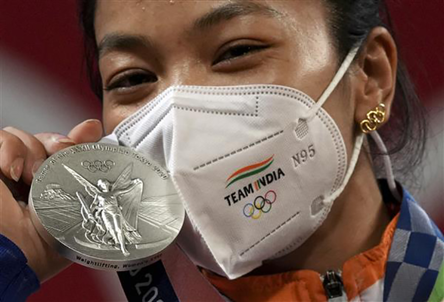 Mirabai Chanu’s mother in tears as daughter sports ‘good luck’ earrings she gifted her in Olympic super show