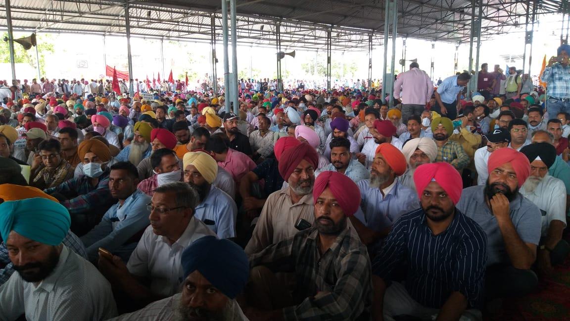 Thousands of government employees protest against 6th pay commission report in Patiala