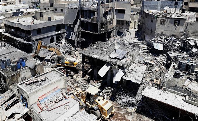 Gaza City blast kills 1, injures 10, shakes crowded area