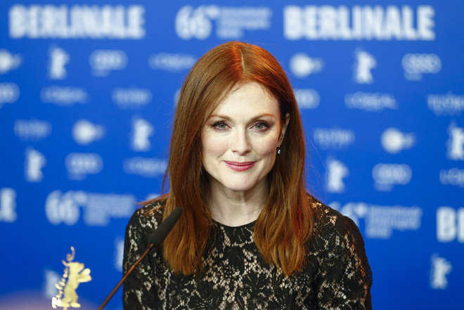 'Aging gracefully' is totally sexist, says Julianne Moore