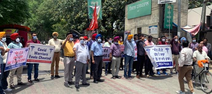 Doctors in Punjab withdraw strike after assurance from Health Minister Balbir Singh Sidhu