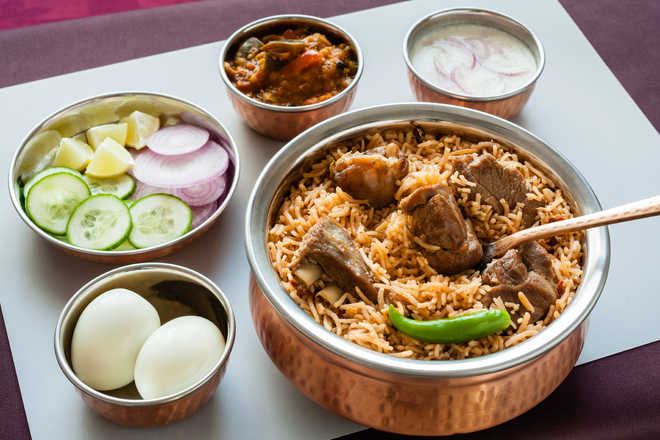 Mumbai police officer seeks biryani, asks what is the need to pay