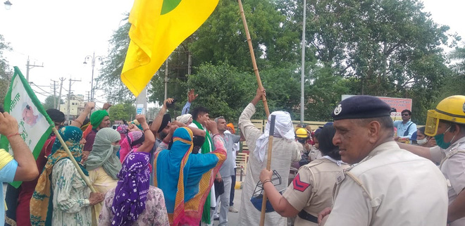 Dhankar faces protest in Hisar