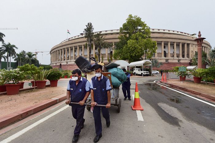 Sonia chairs MPs’ meet, to flag farmers’ issue in House today