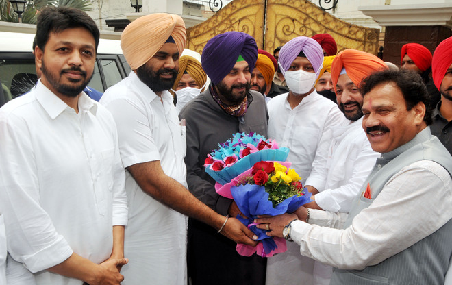 Navjot Sidhu visits colleagues before taking charge