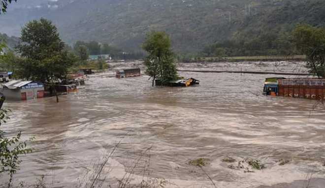 Flash floods on Manali-Leh, Gramphu-Kaza highways