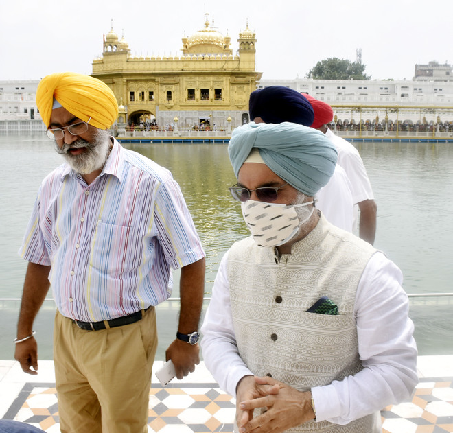 India’s US envoy Taranjit Singh Sandhu, wife pay obeisance at Golden Temple