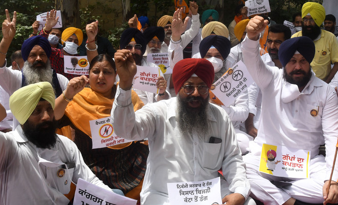 SAD workers protest erratic power supply in Mohali
