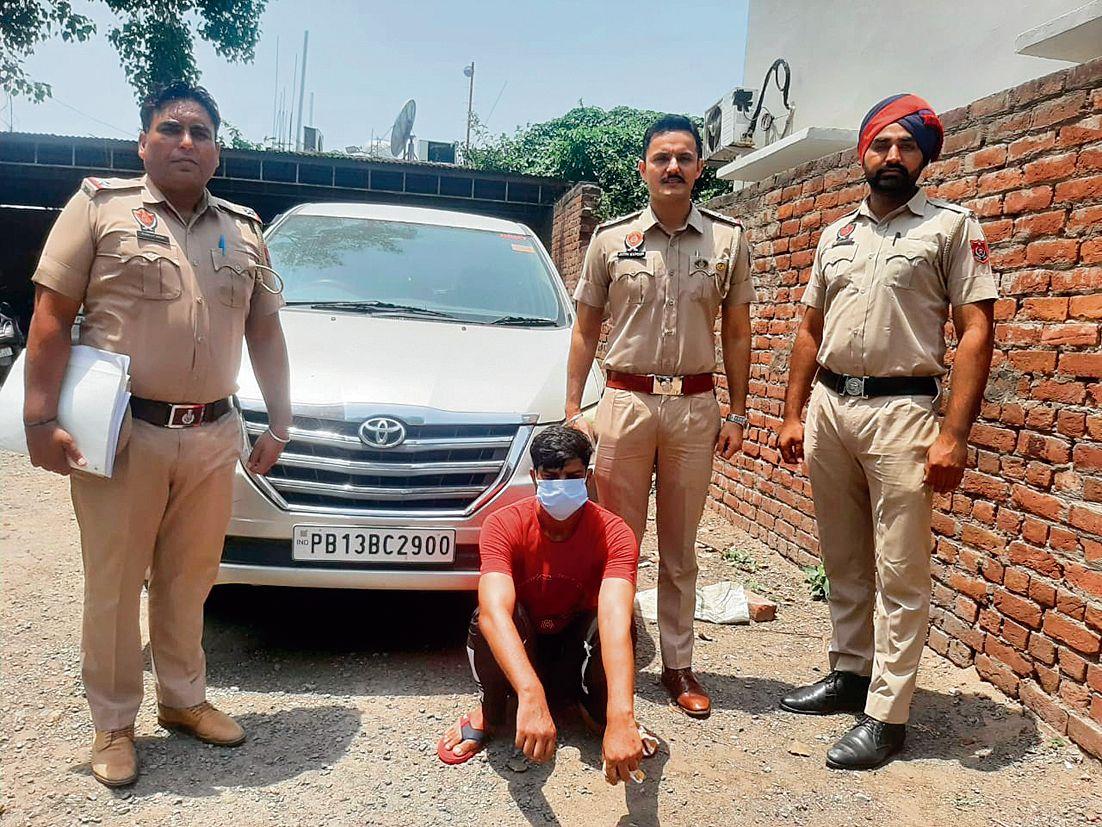 Amritsar man arrested for robbing Chandigarh resident of Rs 1.26 lakh, jewellery