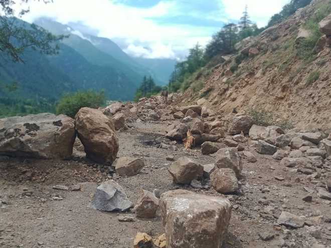 Kinnaur landslide : Road blocked, tourists stuck beyond Sangla