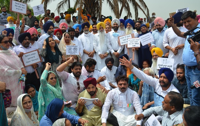 Farmers, SAD protest against govt, PSPCL for power crisis