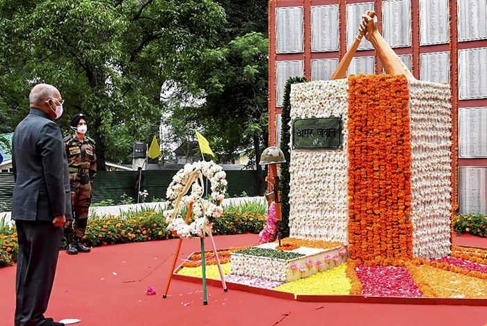 President Kovind pays homage  to Kargil bravehearts