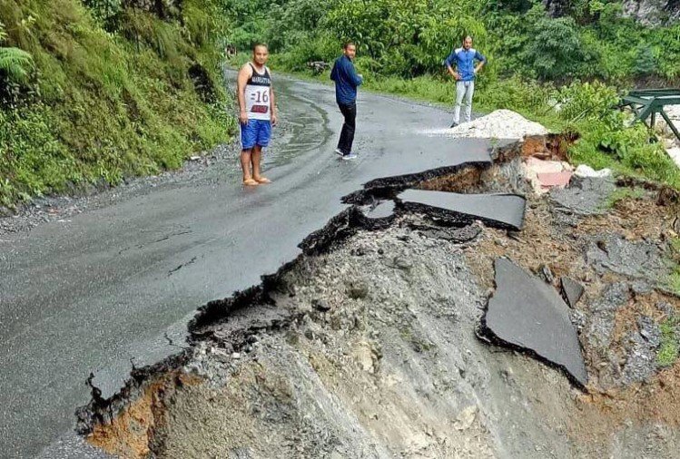 Dharamsala: Link road washed away,  villagers protest