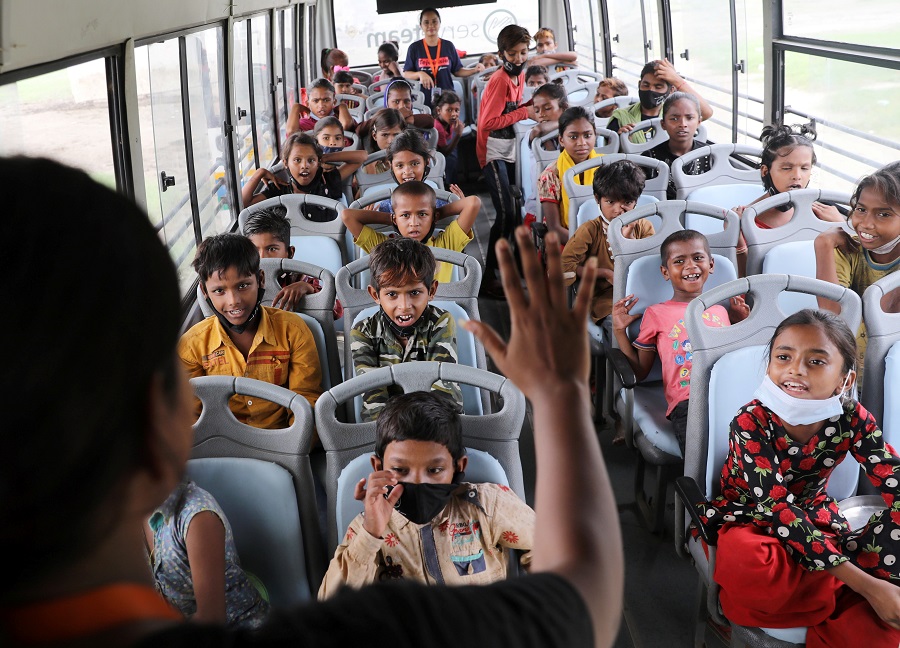 'Wheels on the bus' bring school to New Delhi students amid pandemic