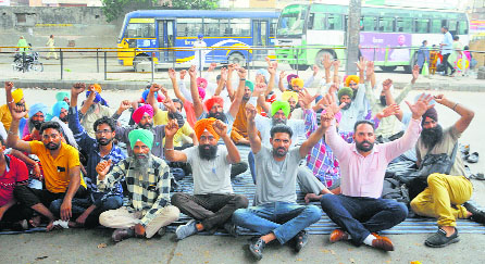 Amritsar ISBT blocked for 4 hrs, commuters at receiving end