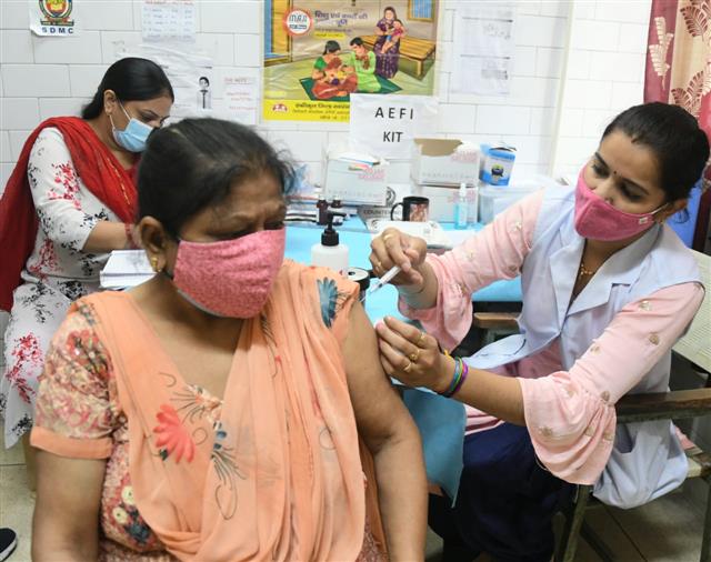 India adds 30,549 coronavirus infections; active cases fall after 6 days