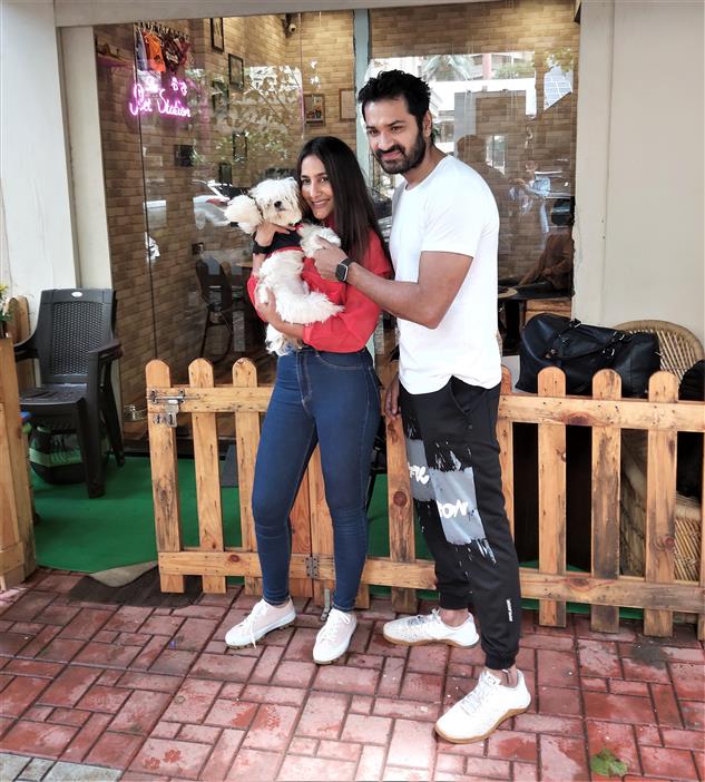 Sneha opens a cafe called The Pet Station