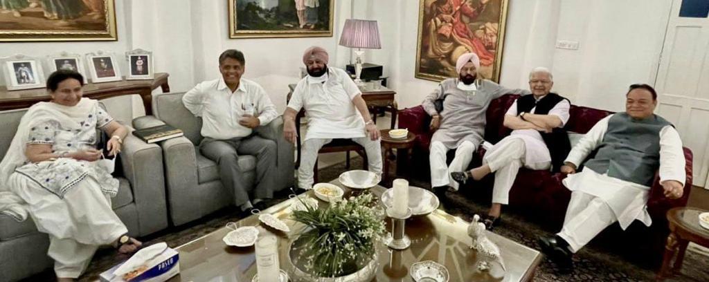 Amarinder hosts dinner in Delhi for select Punjab MPs