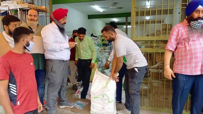 1,100-kg plastic bags seized by Ludhiana MC staff