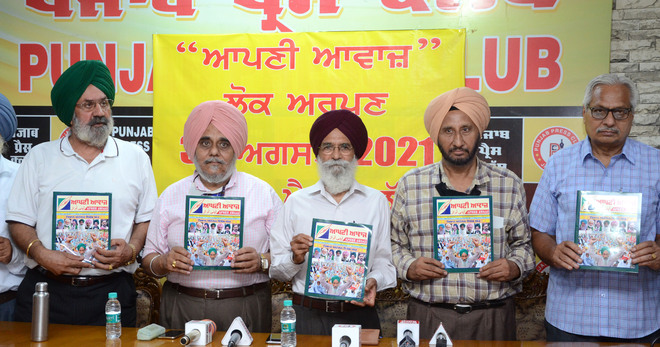 Surjit Patar releases special edition of magazine ‘Apnee Awaaz’ devoted to farmers