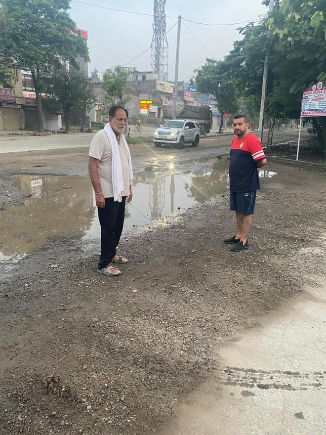 After Mayor’s inspection, Ludhiana MC repairs badly broken Gill Road