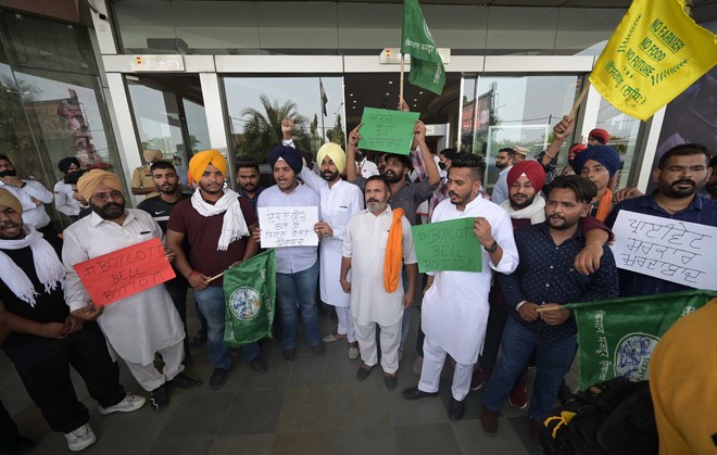 Farmer unions protest against Akshay Kumar's movie 'Bell Bottom’