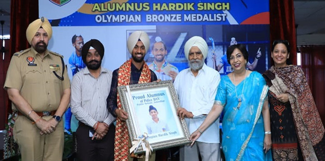 Police DAV Public School, Jalandhar, honours Olympics bronze medalist Hardik Singh