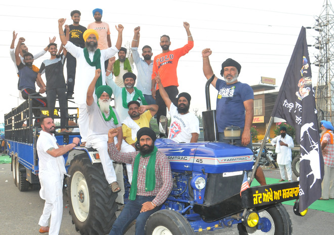 Sugarcane farmers' dharna lifted, residents heave a sigh of relief