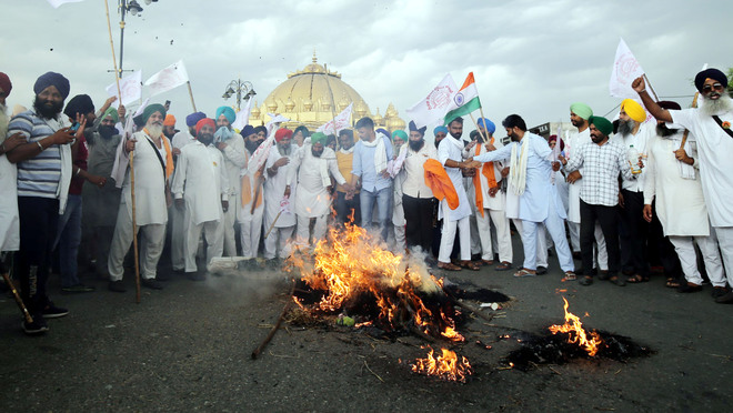 Farmers take out bike rally in Amritsar