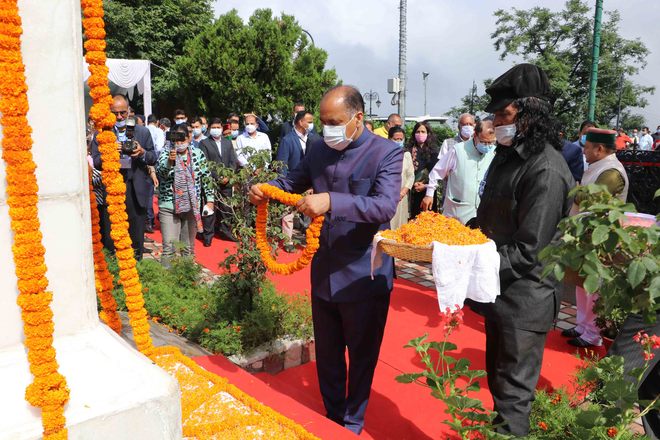 Himachal Chief Minister, Governor pay tributes to 1st CM YS Parmar